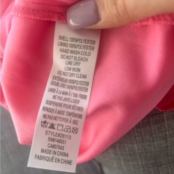 Airy light weight blouse, fit and flare style with a caped back shoulder - Picture 3 of 8